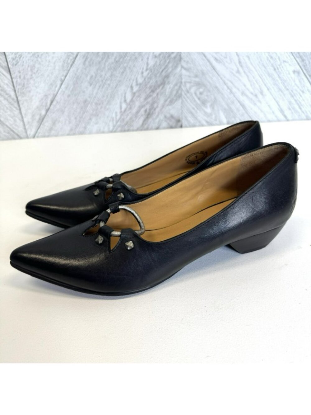 John Fluevog Truth Makena Key Ring Pump Black Shoes Womens Size 7 Low Heel - Picture 5 of 10